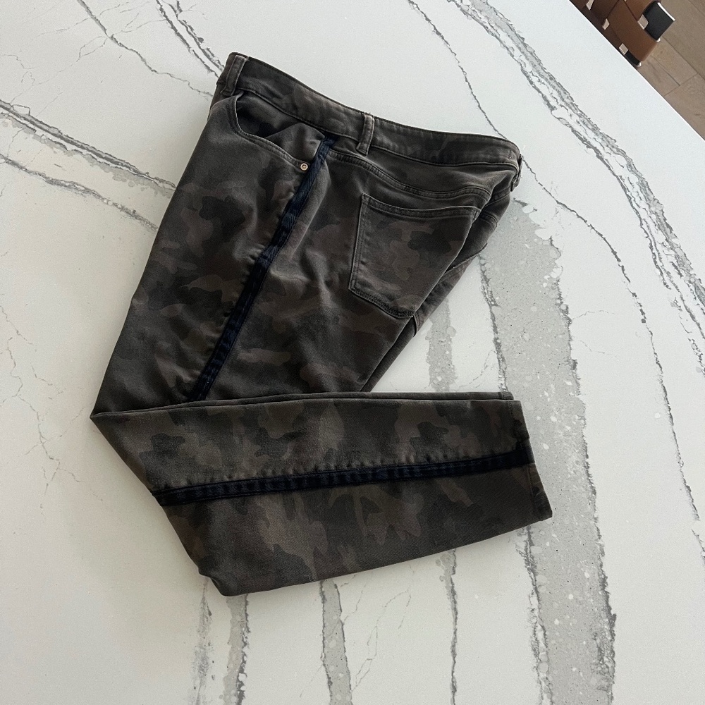 DL1961 Florence Mid-rise Sculpt Ankle Camo Jean Sz32